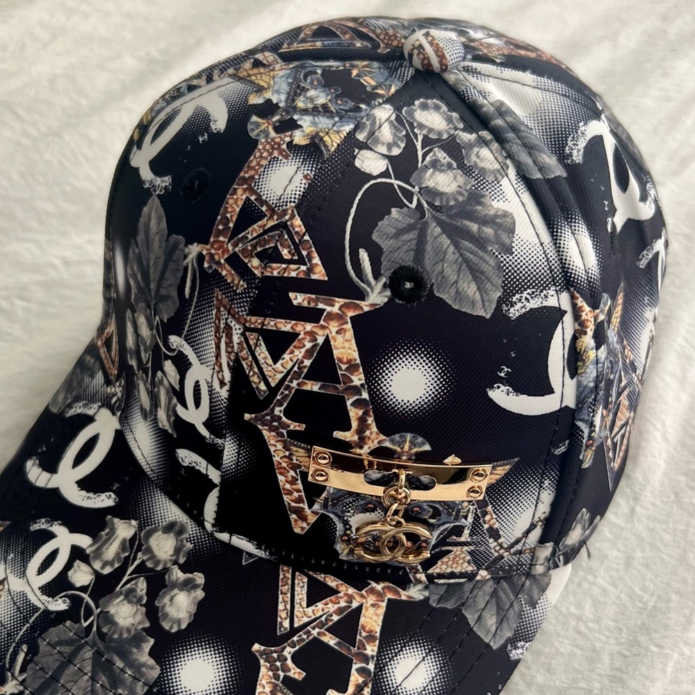 👑✅PRICE FIRM✅Women’s Stylish Black CC Fashion Cap with Gold Tone Charm - Picture 5 of 16